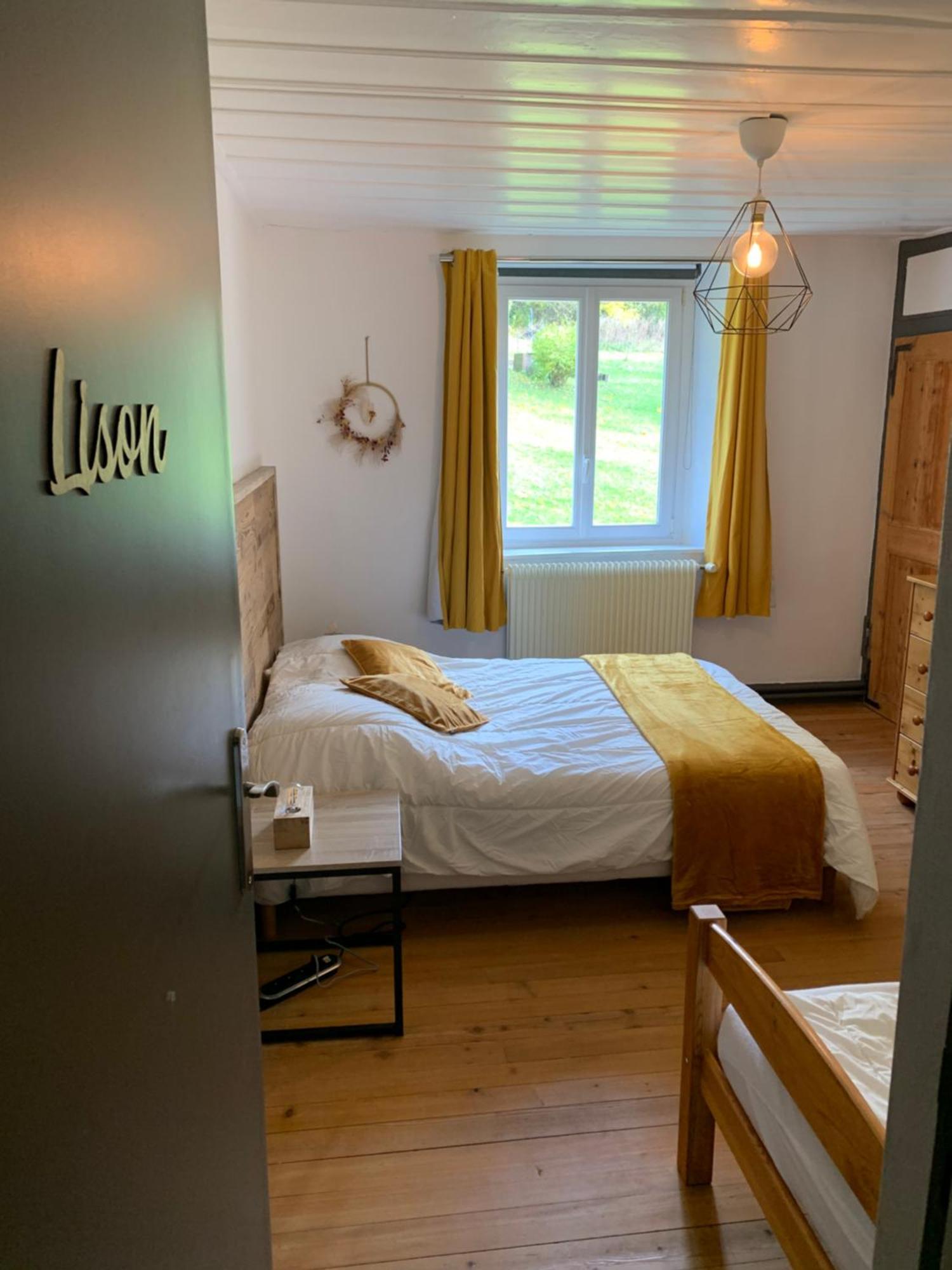 Ancienne Ferme Comtoise 4 Etoiles, 11 Personnes St-point/mont D'or Montperreux
